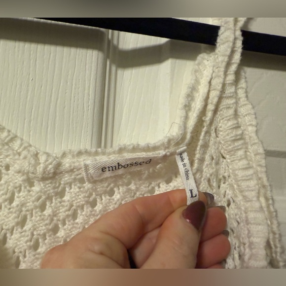Embossed crocheted tank in white size large - Picture 2 of 2